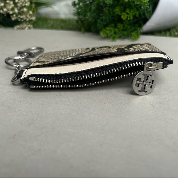 Tory Burch
Studded silver S Keychain  Black /a contrasting snake finish .NEW - Picture 3 of 14